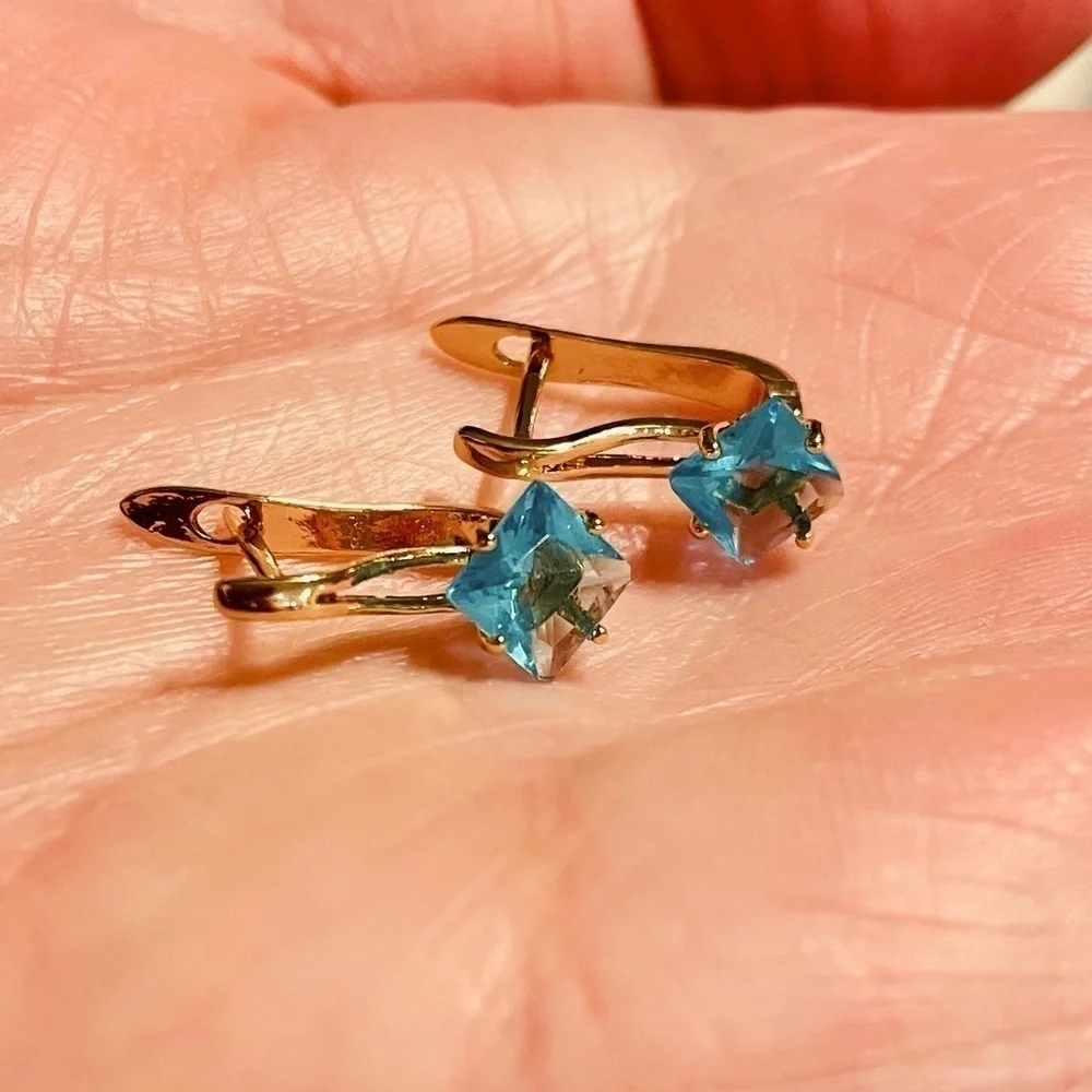 🌟HP🌟 BLUE TOPAZ CZ 18K Gold Plated Leaver Back Earrings Anniversary Gift